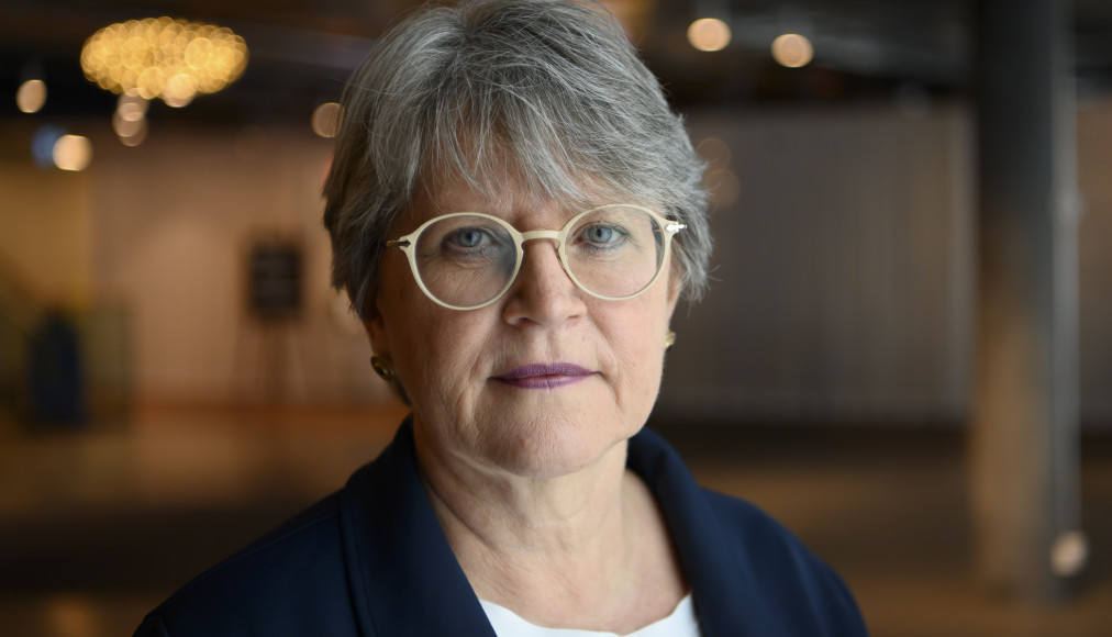 Rita Famos, présidente de l'Eglise évangélique réformée de Suisse, estime que l'Ukraine a le droit de se défendre par les armes. Rita Famos, présidente de l'Eglise évangélique réformée de Suisse, estime que l'Ukraine a le droit de se défendre par les armes. / Keystone