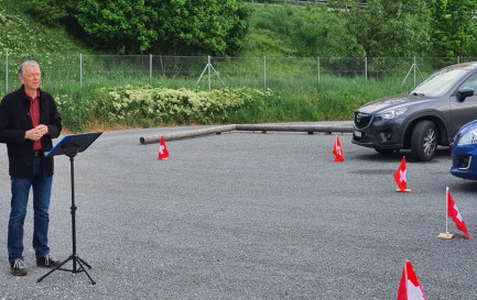 Après une première très concluante dimanche 26 avril, le culte en mode drive-in d’une paroisse évangélique de Sion ne pourra se répéter / DR