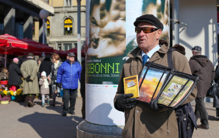 Un témoins de Jéhovah dans les rues de Zagreb / ©iStock / paulprescott72