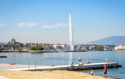 La plage des Eaux-Vives à Genève / ©iStock/Olrat